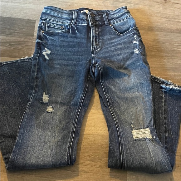 Petra 153 Denim - NWOT Distressed Women’s Jeans       Size 5/26